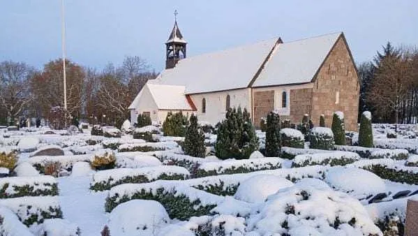 Vintervejr ved Rødding Sognekirke, november 2024