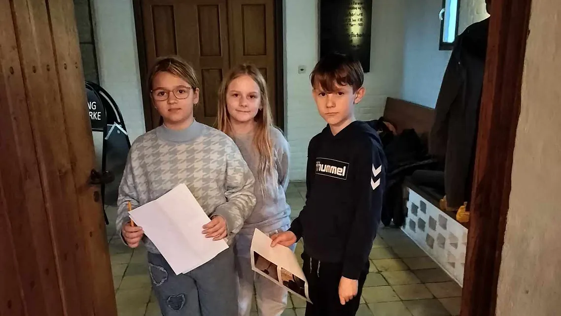 Minikonfirmander på detektivjagt i Rødding Sognekirke